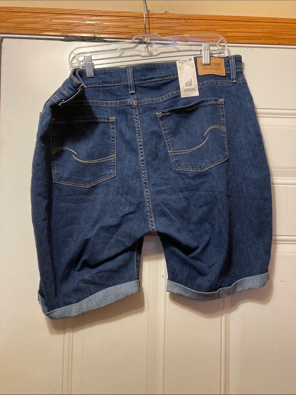 Levi’s Dark Wash Denim Rolled Hem Shorts 20 NWT